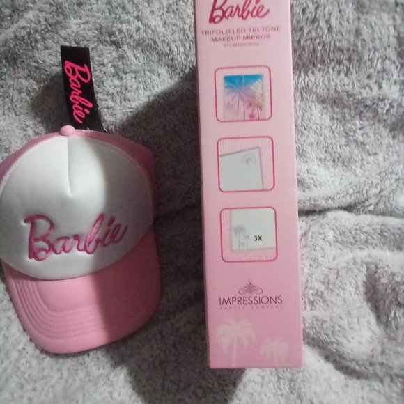 Barbie 🌴  Trifold LED Tri-Tone Makeup Mirror with Magnifiction NWT - Picture 8 of 13